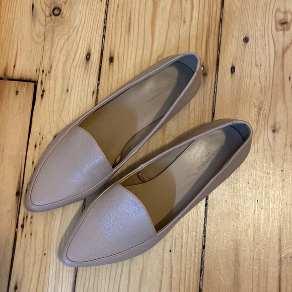 Banana Republic Shoes - Banana Republic Textured Pointed Toe Loafer
